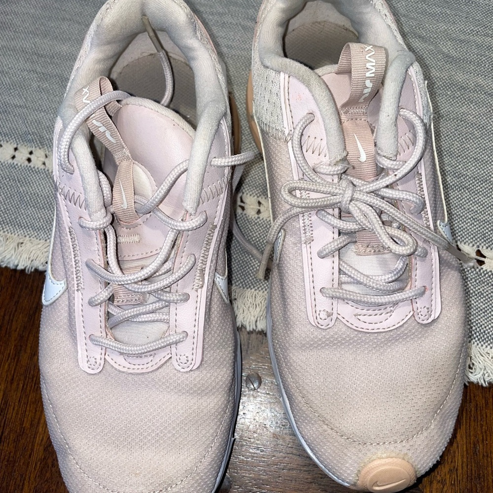 Nike Air Max Women’s Size 7.5 Pink Running Shoes - Picture 2 of 2
